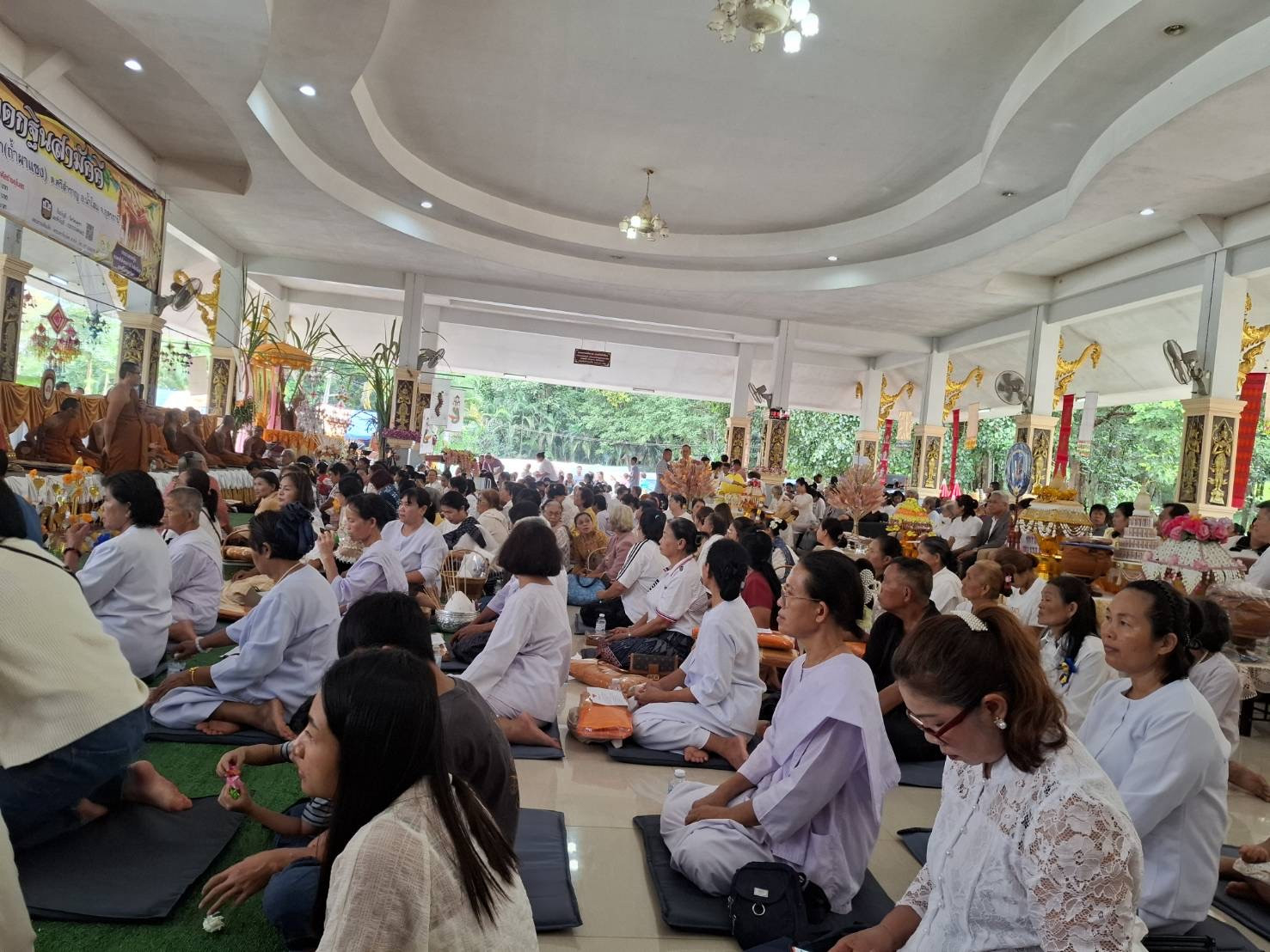 ภาพร่วมพิธีกรรมวัดรัตนคูหา