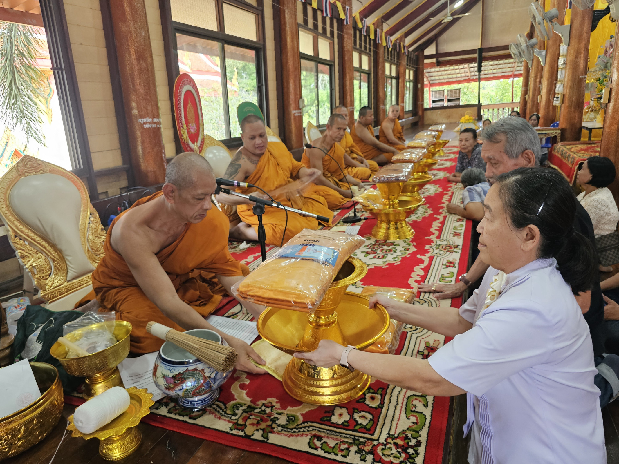 ภาพร่วมพิธีกรรมวัดเทพสุวรรณ