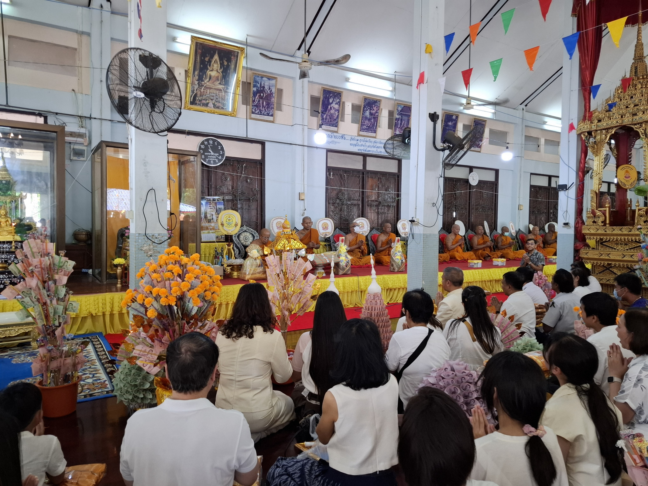 ภาพร่วมพิธีกรรมวัดอุโลม