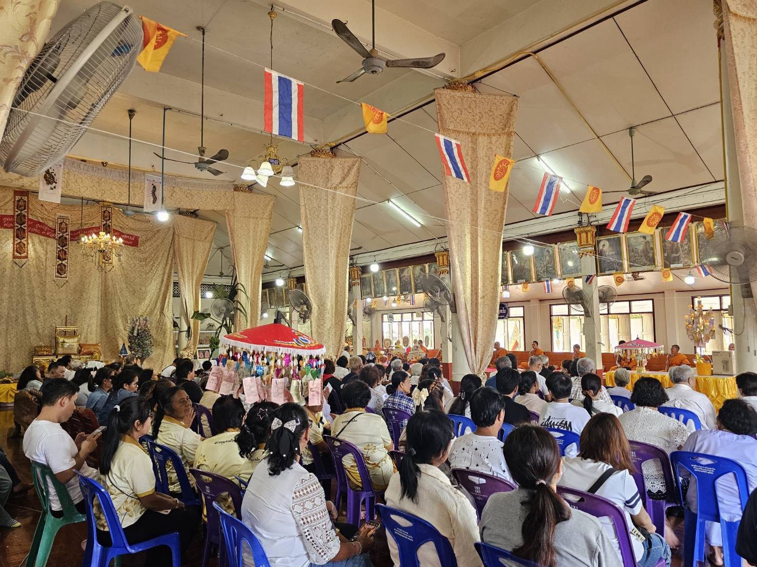 ภาพร่วมพิธีกรรมวัดกระทุ่มราย