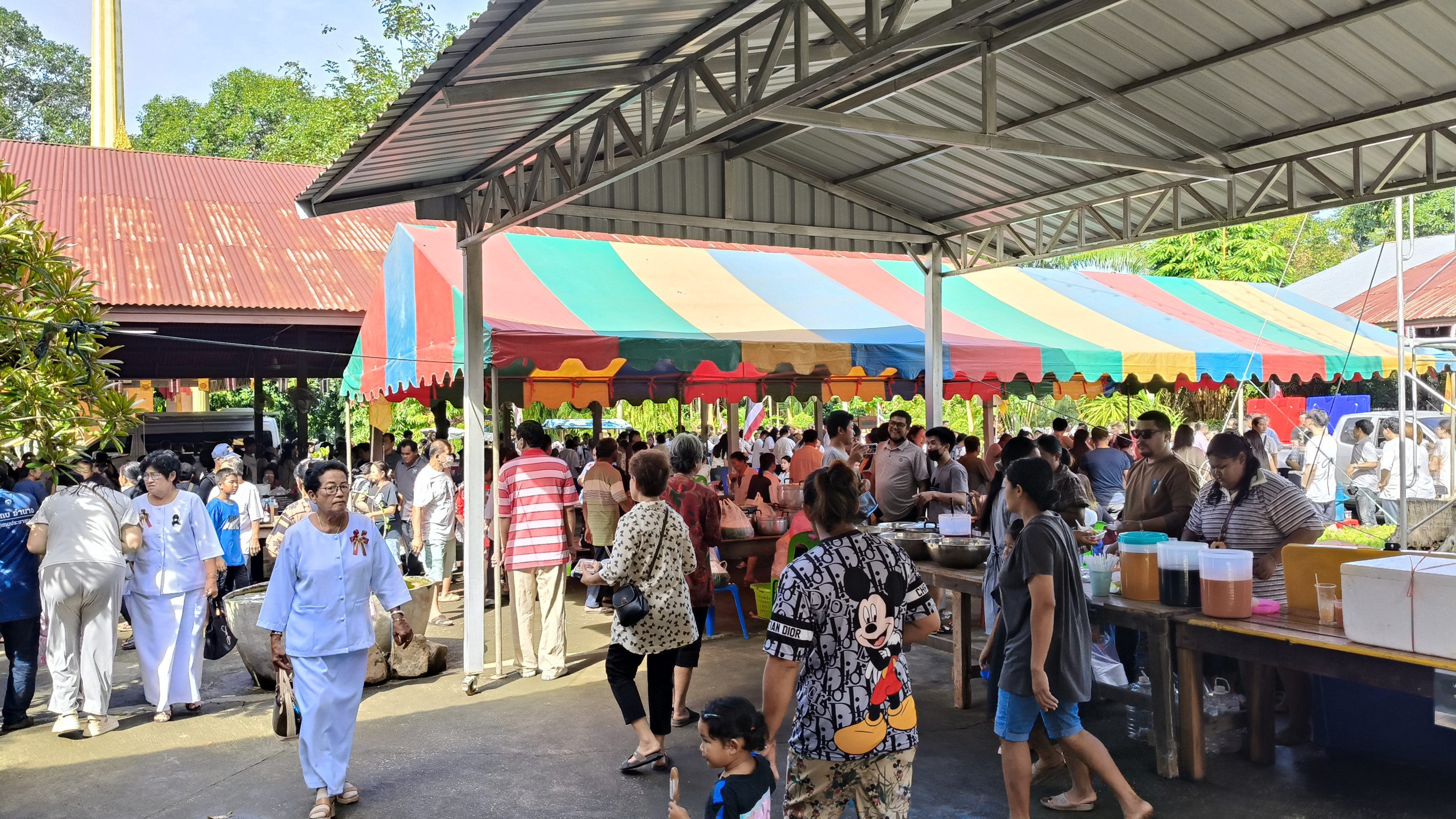 ภาพร่วมพิธีกรรมวัดดงพระราม