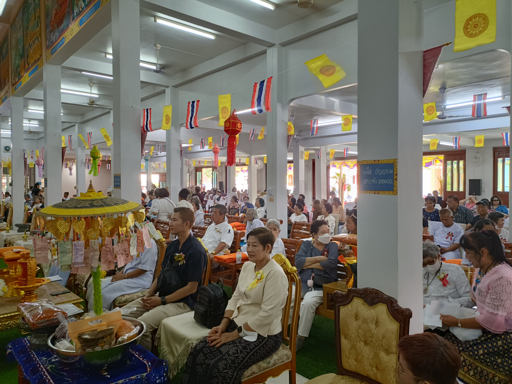 ภาพร่วมพิธีกรรมวัดเกาะแดง