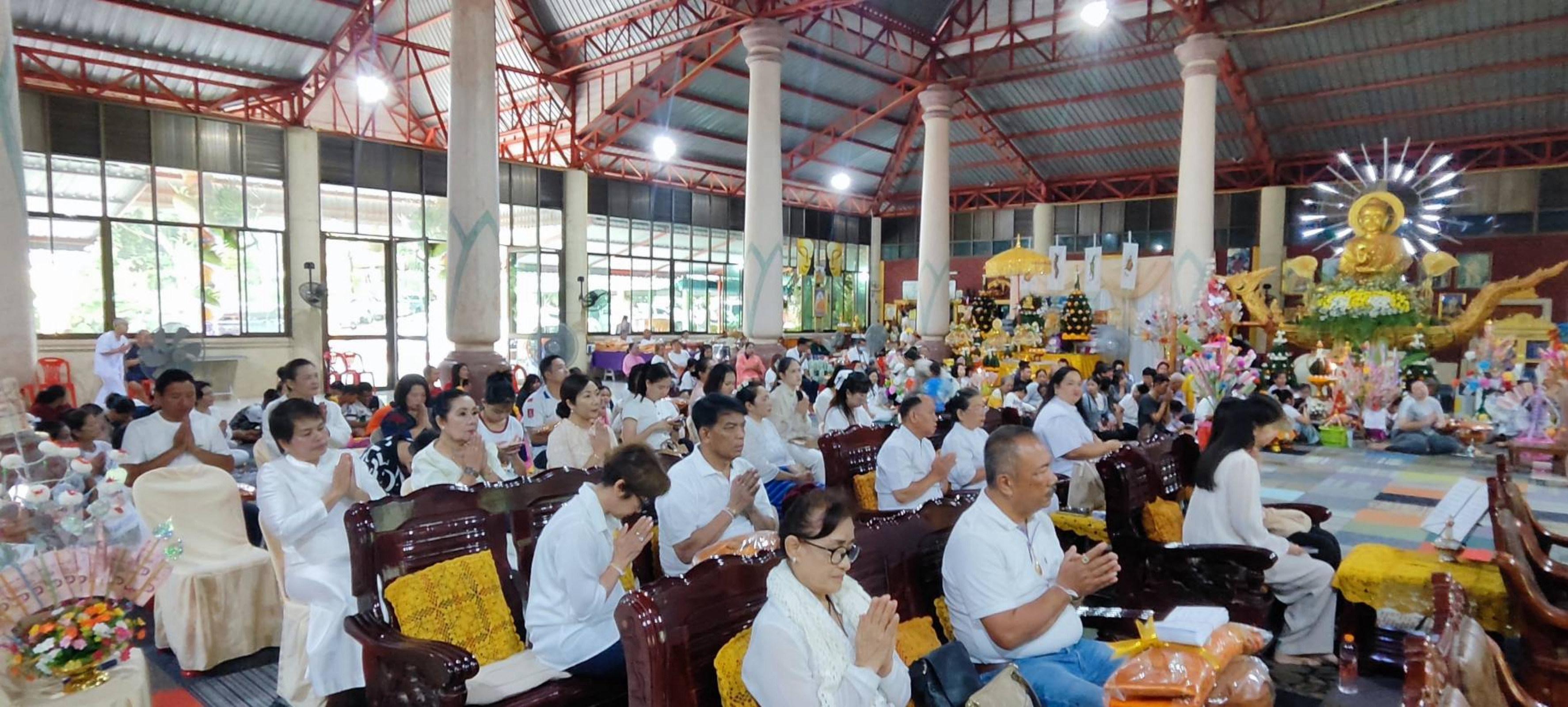ภาพร่วมพิธีกรรมวัดปางผึ้ง