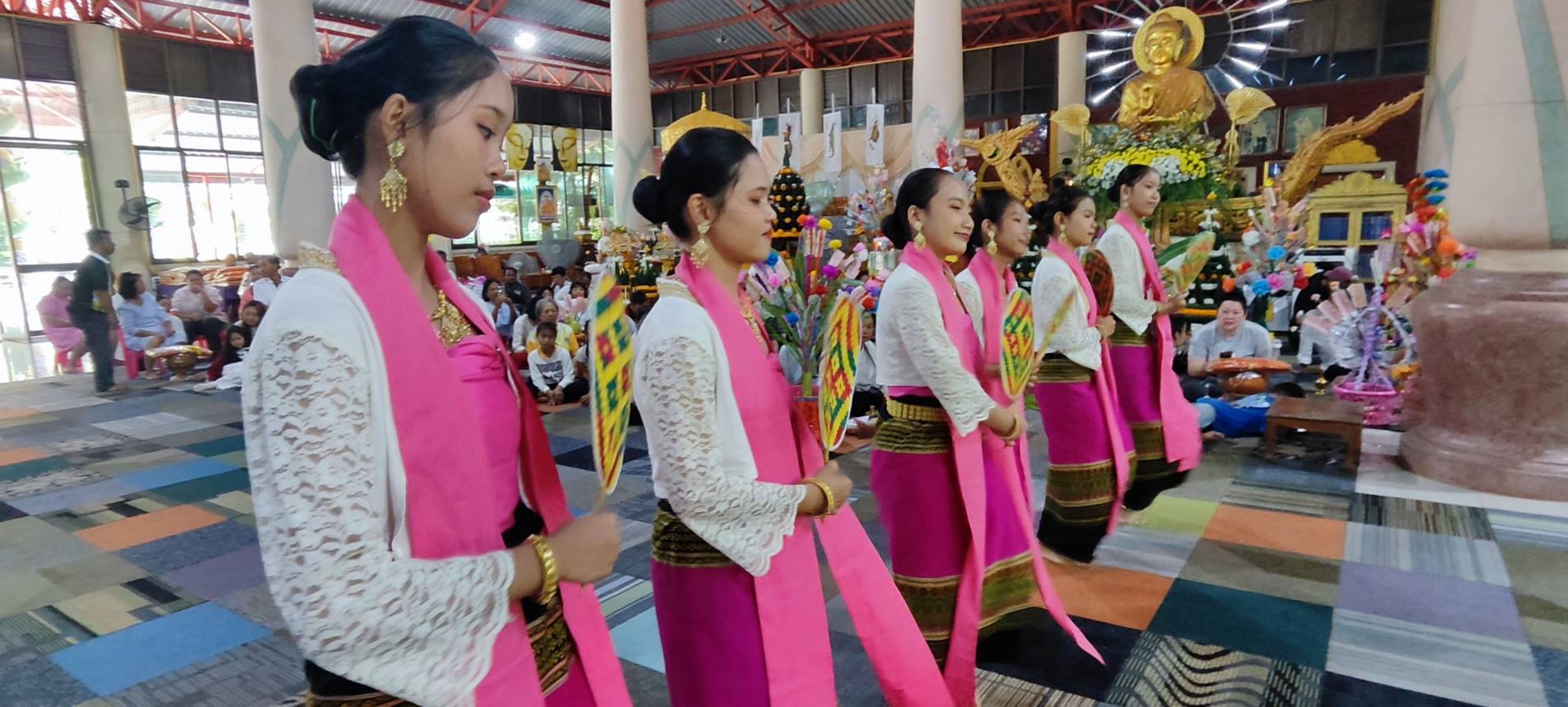 ภาพร่วมพิธีกรรมวัดปางผึ้ง