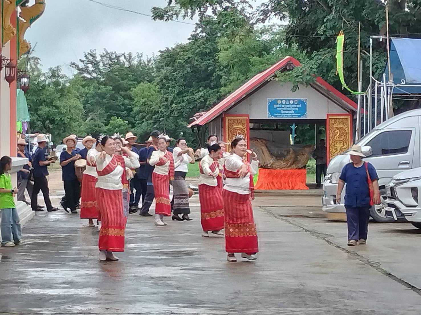 ภาพร่วมพิธีกรรมวัดหนองคล้า