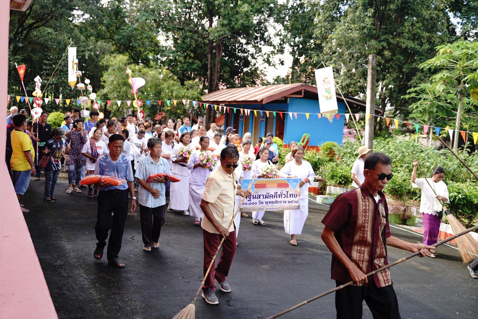 ภาพร่วมพิธีกรรมวัดโนนสมบูรณ์