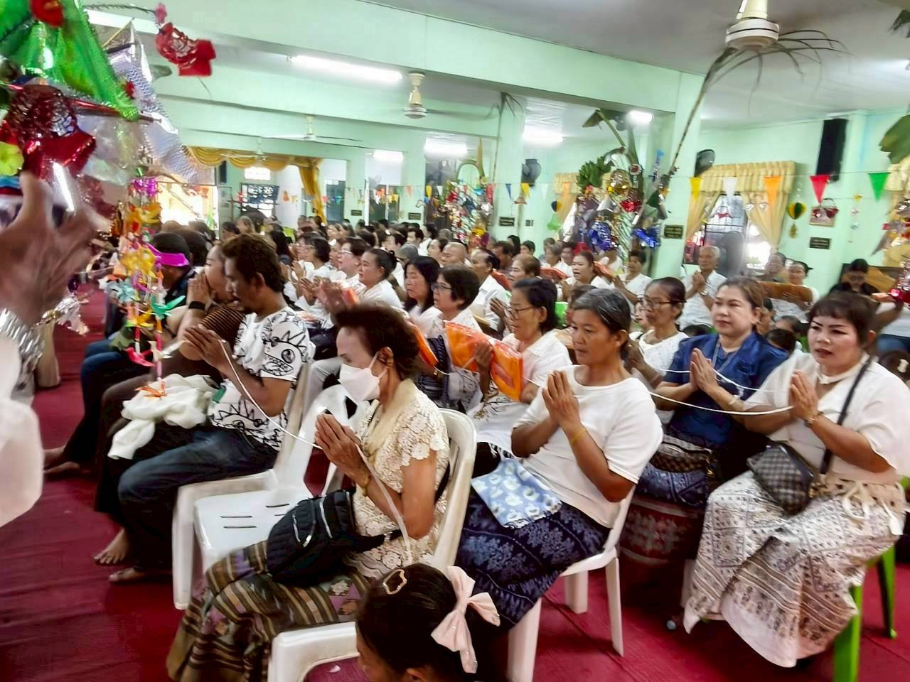 ภาพร่วมพิธีกรรมวัดราษฎร์สถิต