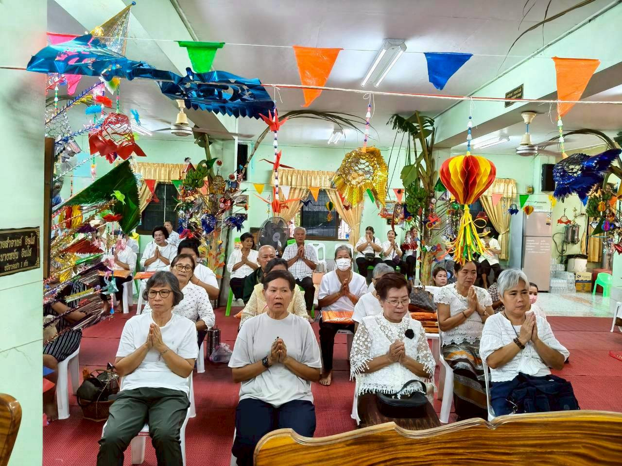 ภาพร่วมพิธีกรรมวัดราษฎร์สถิต