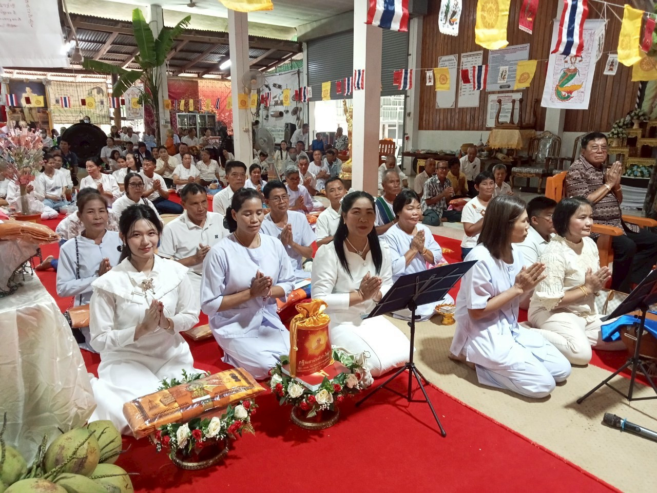 ภาพร่วมพิธีกรรมวัดโพนไทรงาม