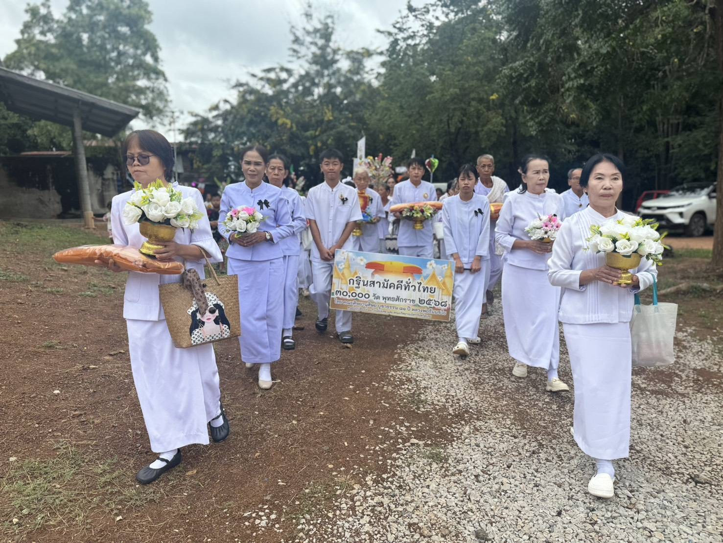 ภาพร่วมขบวนกฐินวัดจอมมณี