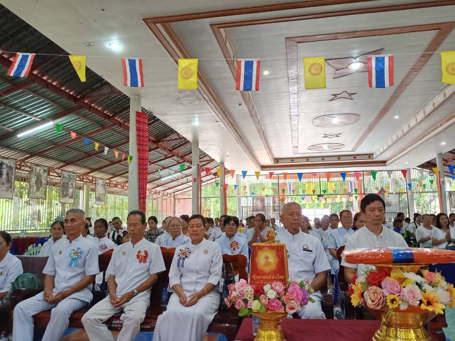 ภาพร่วมพิธีกรรมวัดป่าดอนธาตุ
