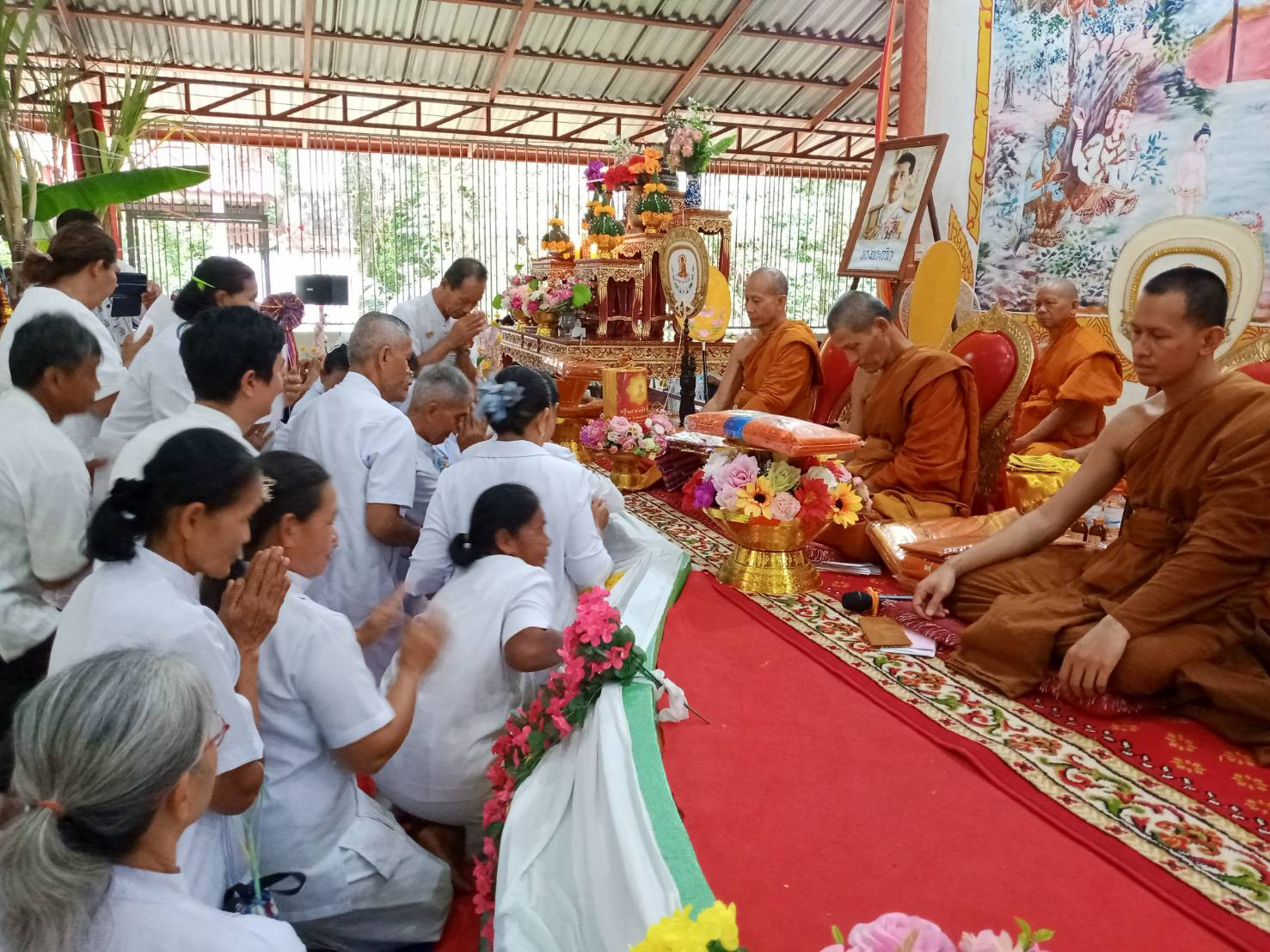 ภาพร่วมพิธีกรรมวัดป่าดอนธาตุ