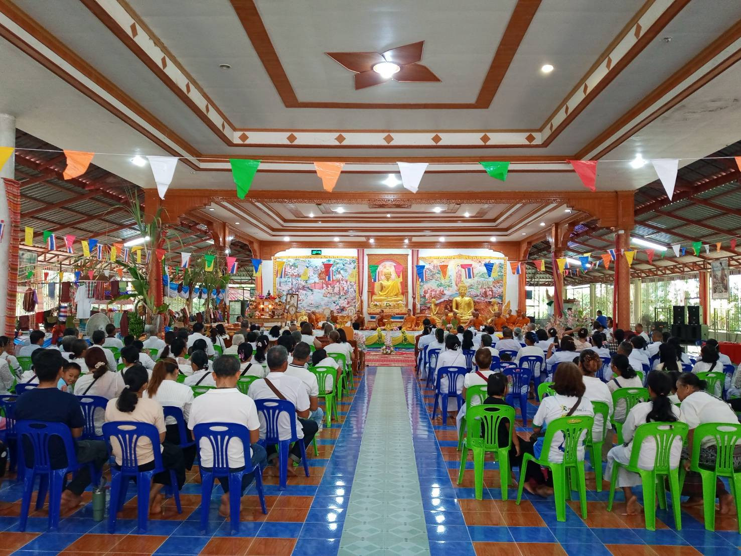 ภาพร่วมพิธีกรรมวัดป่าดอนธาตุ