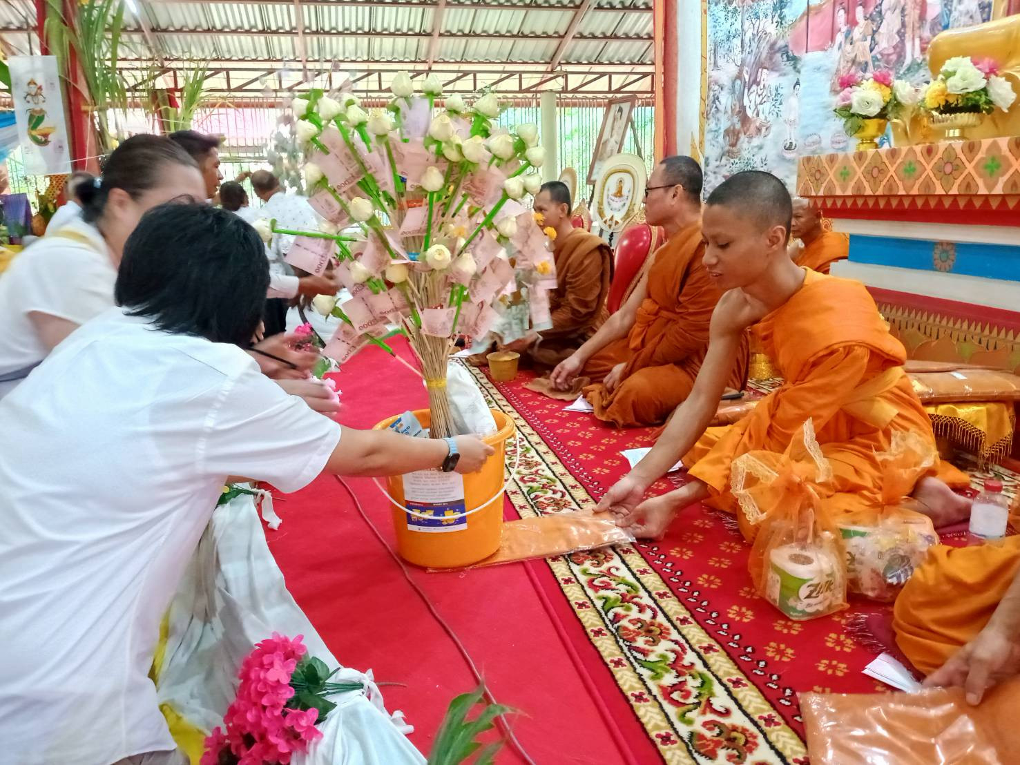 ภาพร่วมพิธีกรรมวัดป่าดอนธาตุ