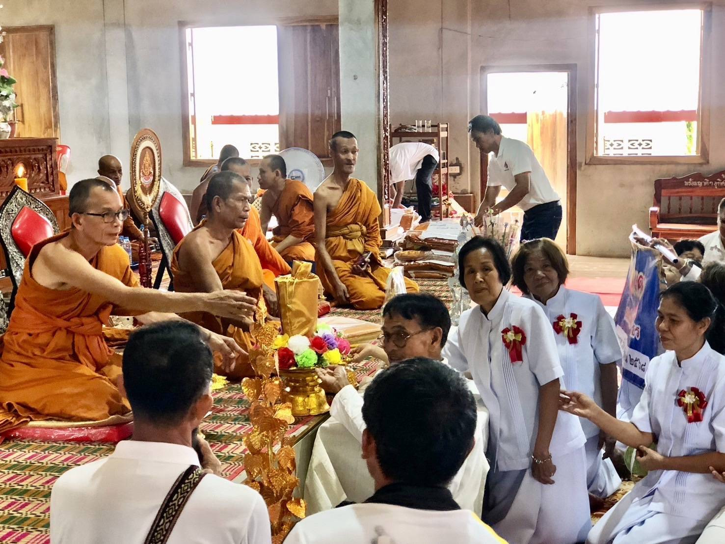 ภาพการถวายปัจจัยวัดท่ามงคล