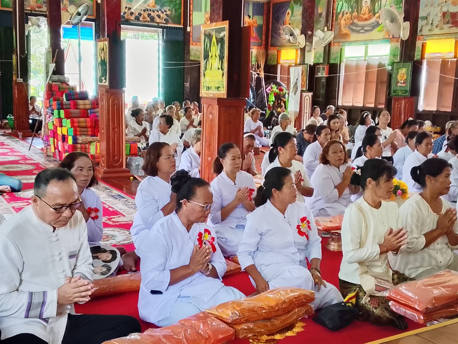 ภาพร่วมพิธีกรรมวัดบูรพาหนองสิม