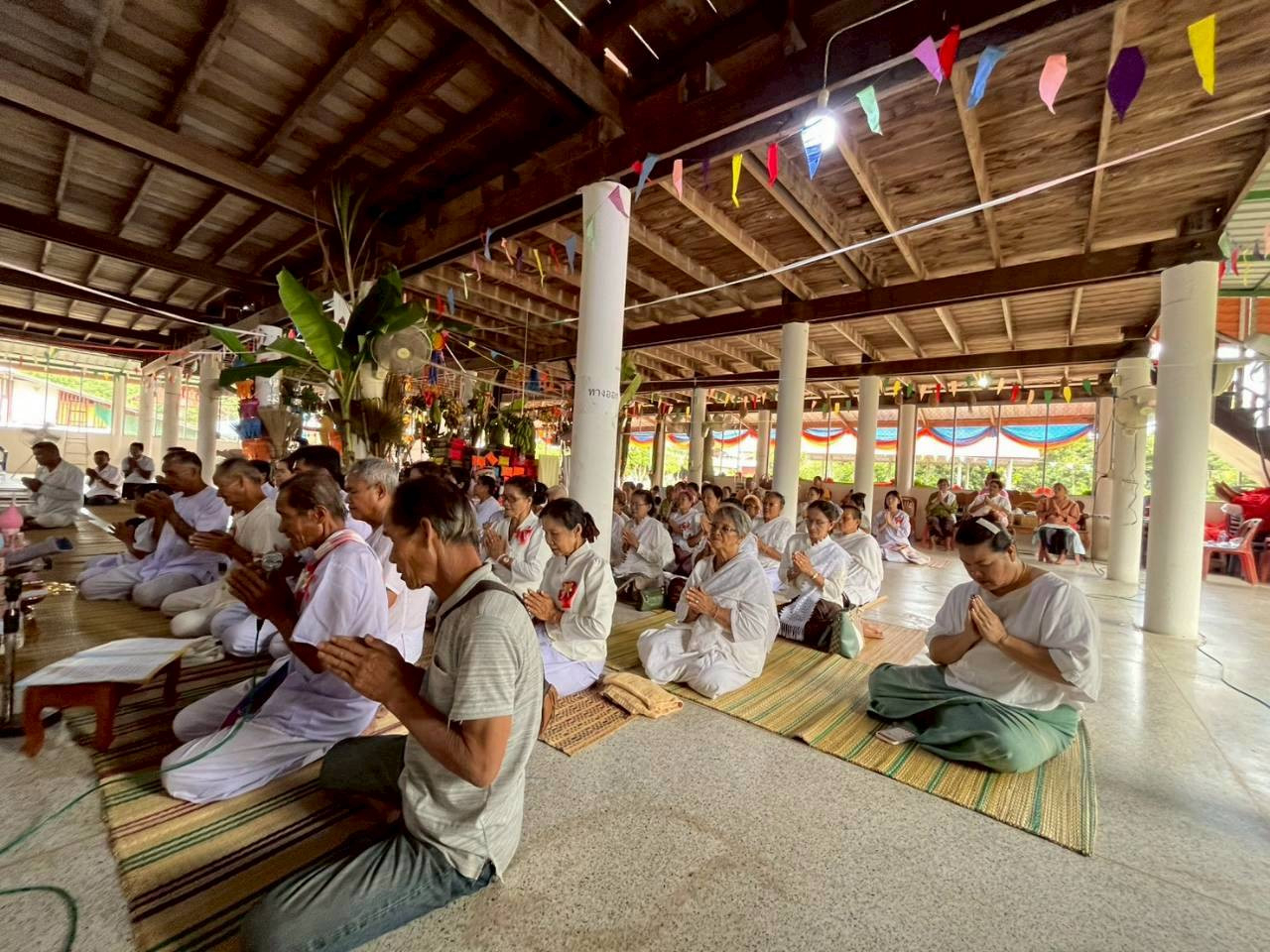 ภาพร่วมพิธีกรรมวัดบ้านคำผักกูด