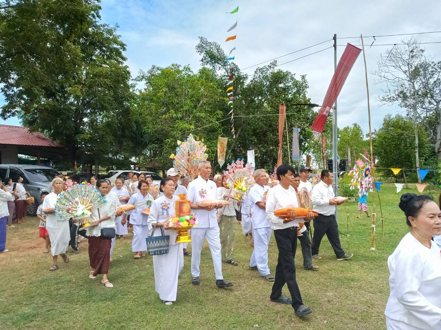 ภาพร่วมขบวนกฐินวัดจานน้อย