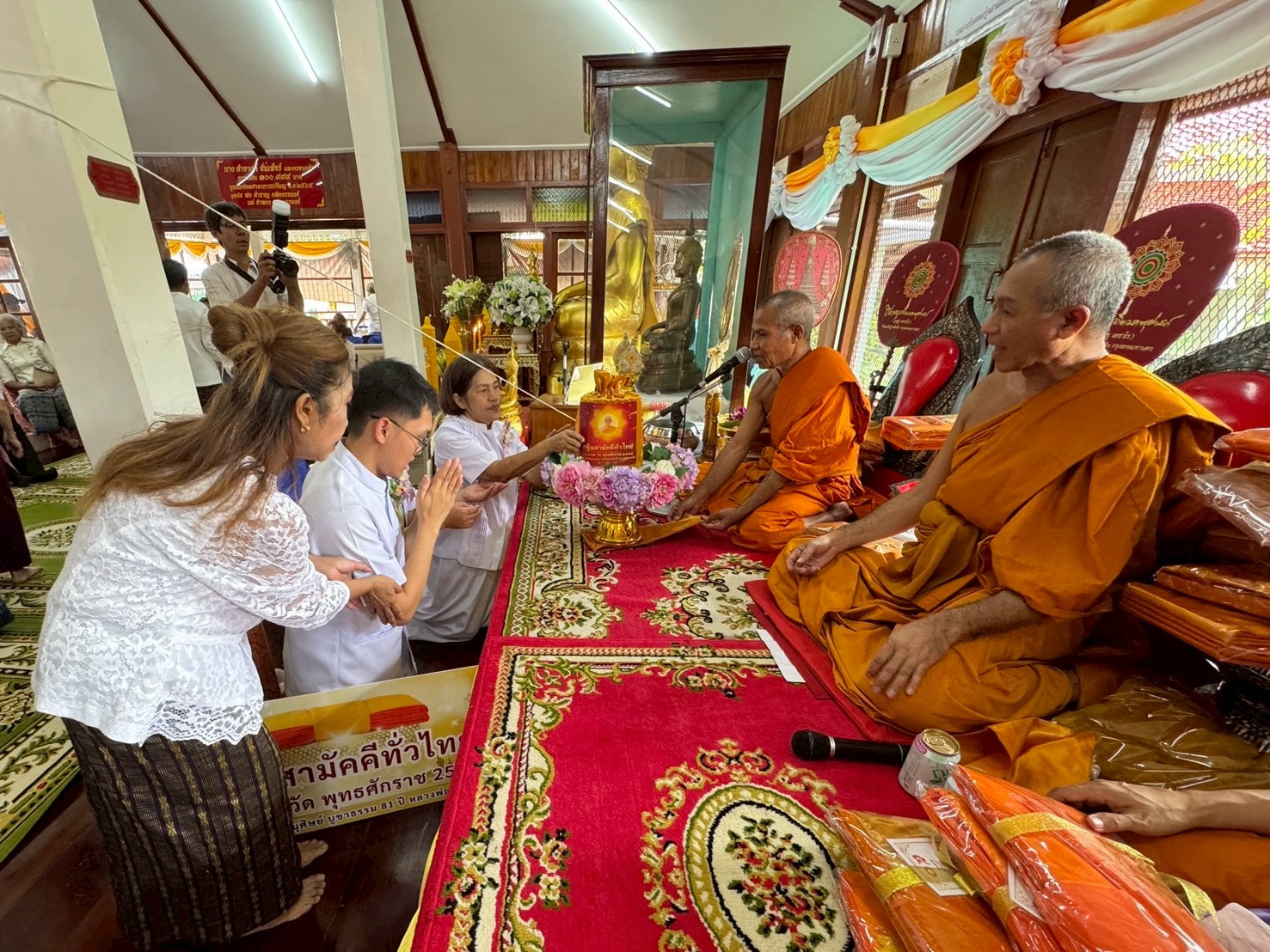 ภาพการถวายปัจจัยวัดสมรโกฏิ