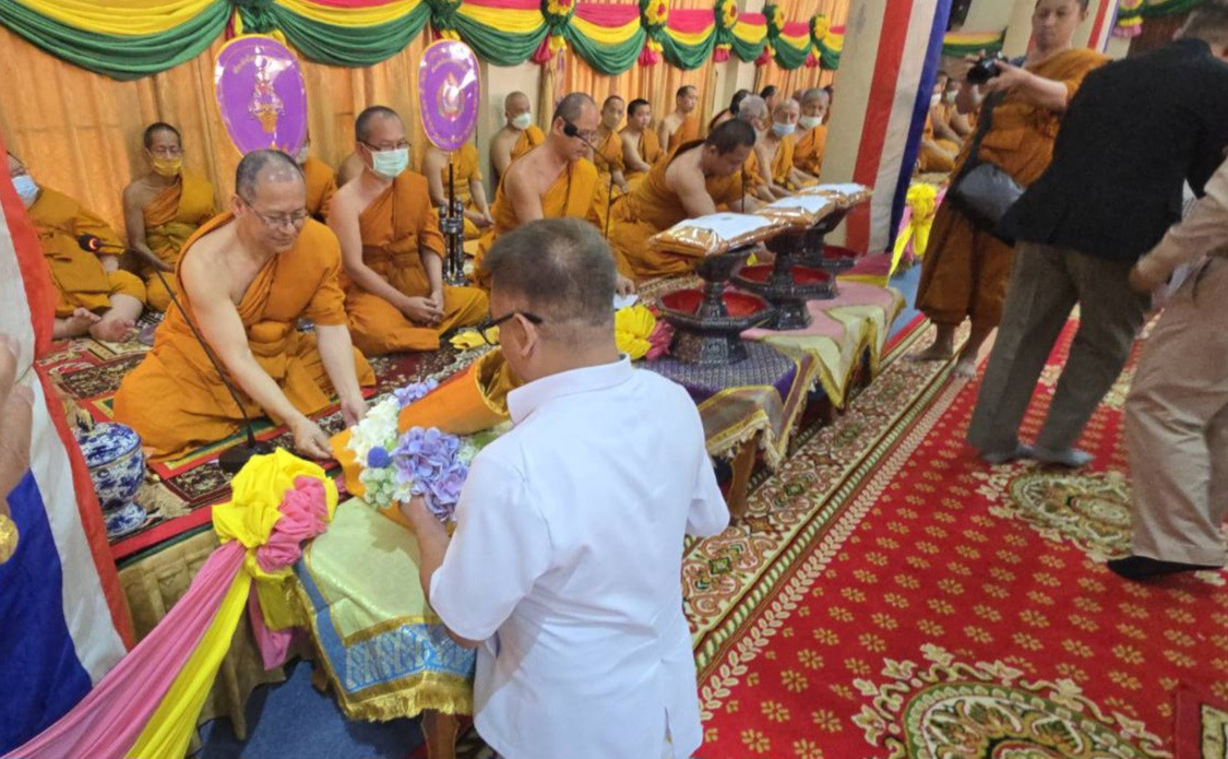 ภาพการถวายปัจจัยวัดศรีบุญเรือง