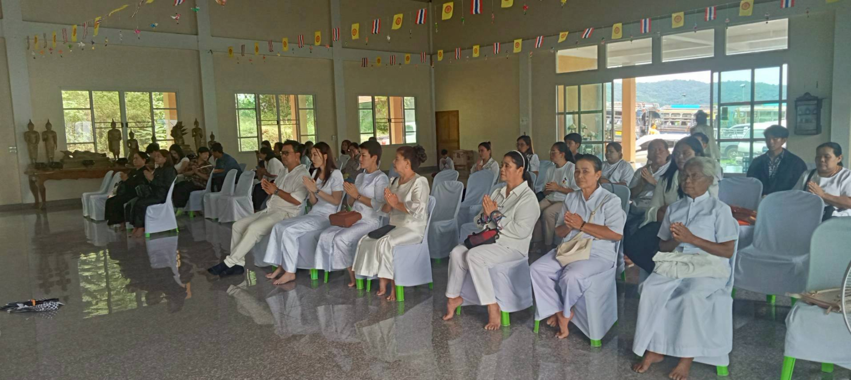 ภาพร่วมพิธีกรรมวัดหนองโกเจริญธรรม