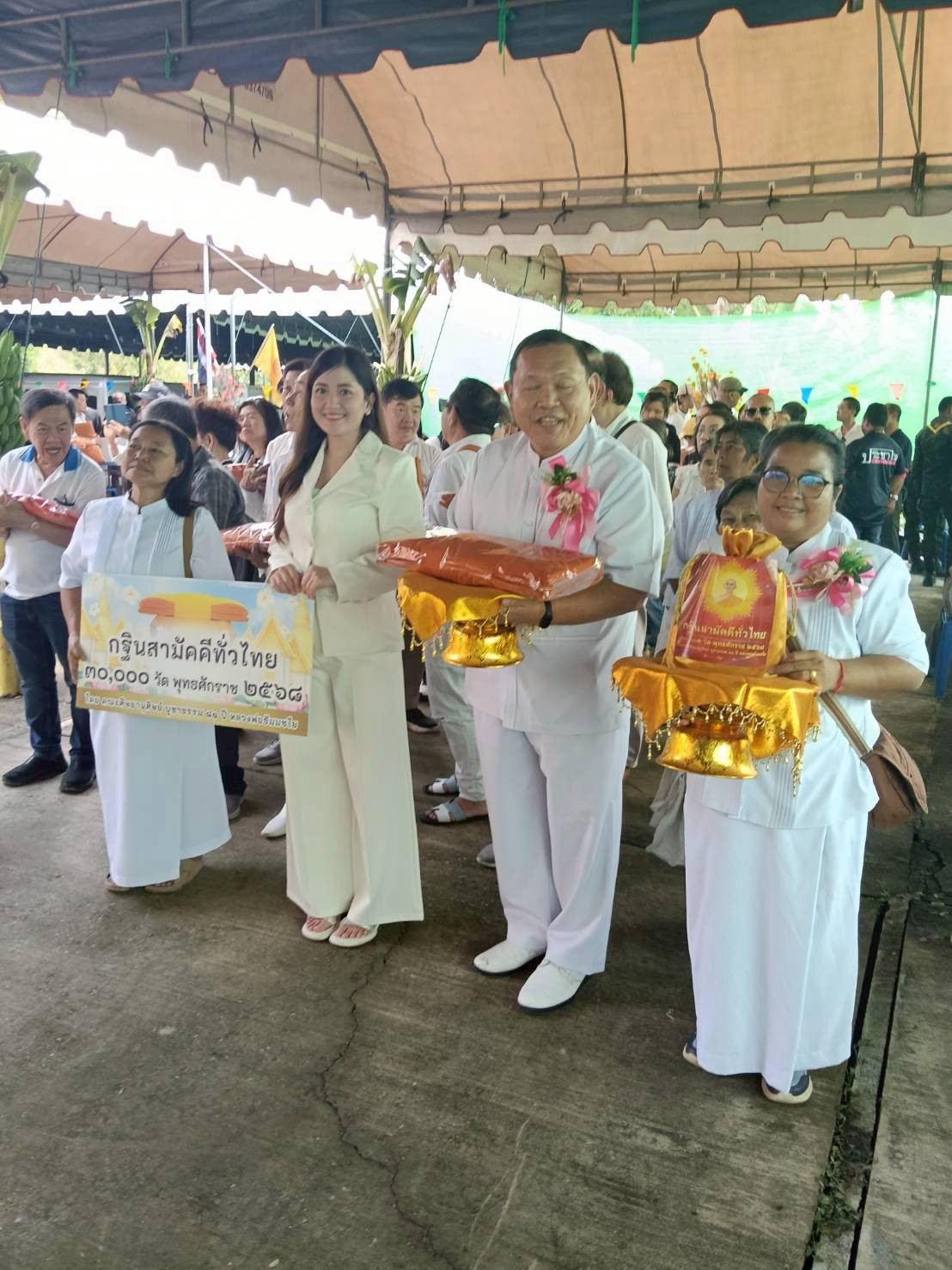 ภาพร่วมขบวนกฐินสำนักสงฆ์ห้วยหนึ่ง