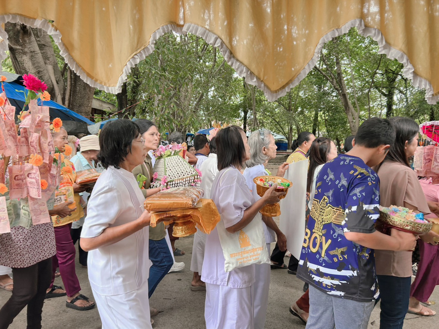 ภาพร่วมพิธีกรรมวัดใหญ่
