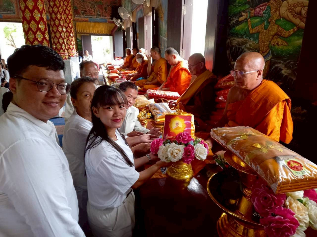 ภาพการถวายปัจจัยวัดป่าจี้