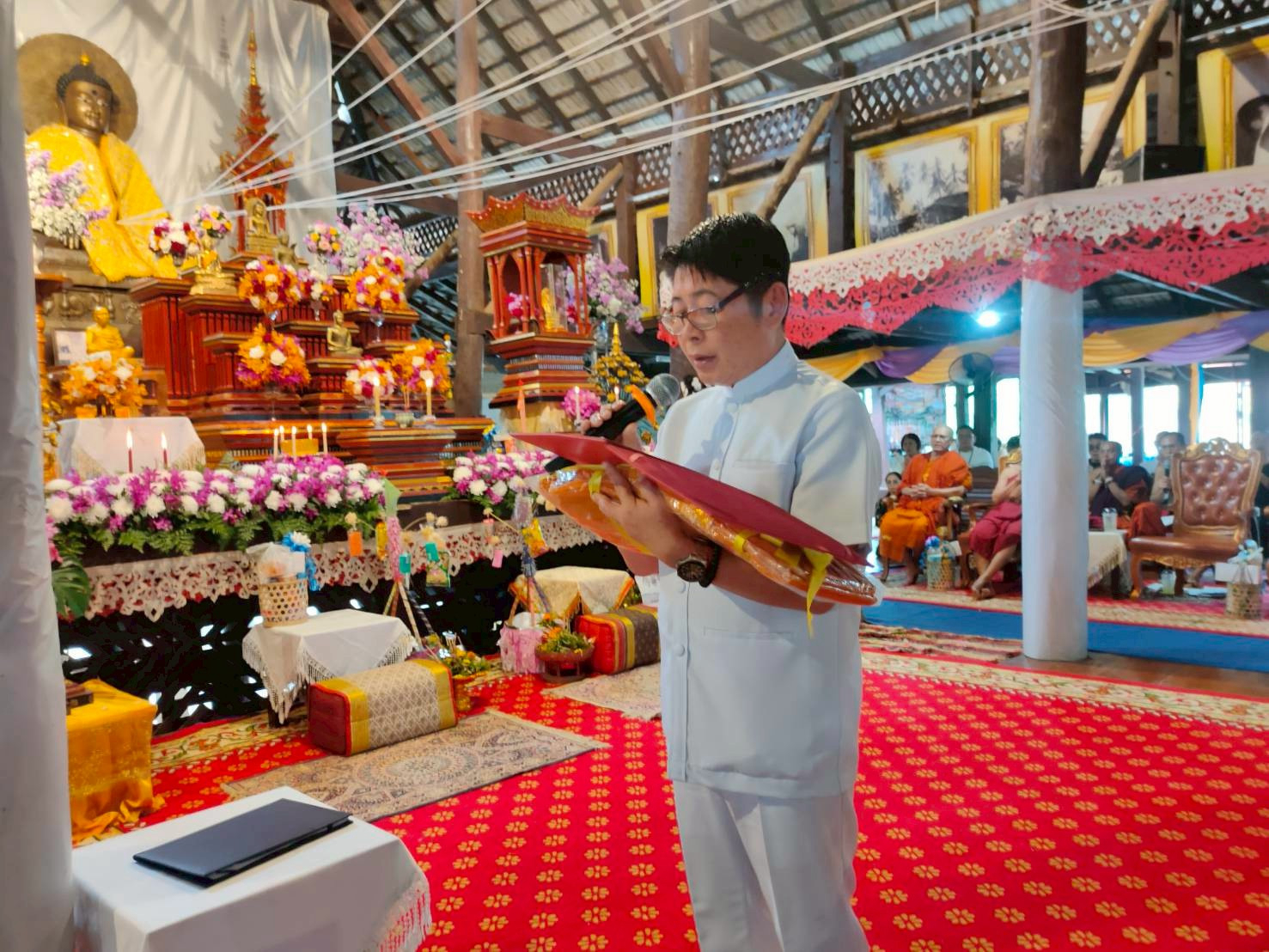 ภาพกล่าวคำถวายกฐินวัดพระพุทธบาทผาหนาม