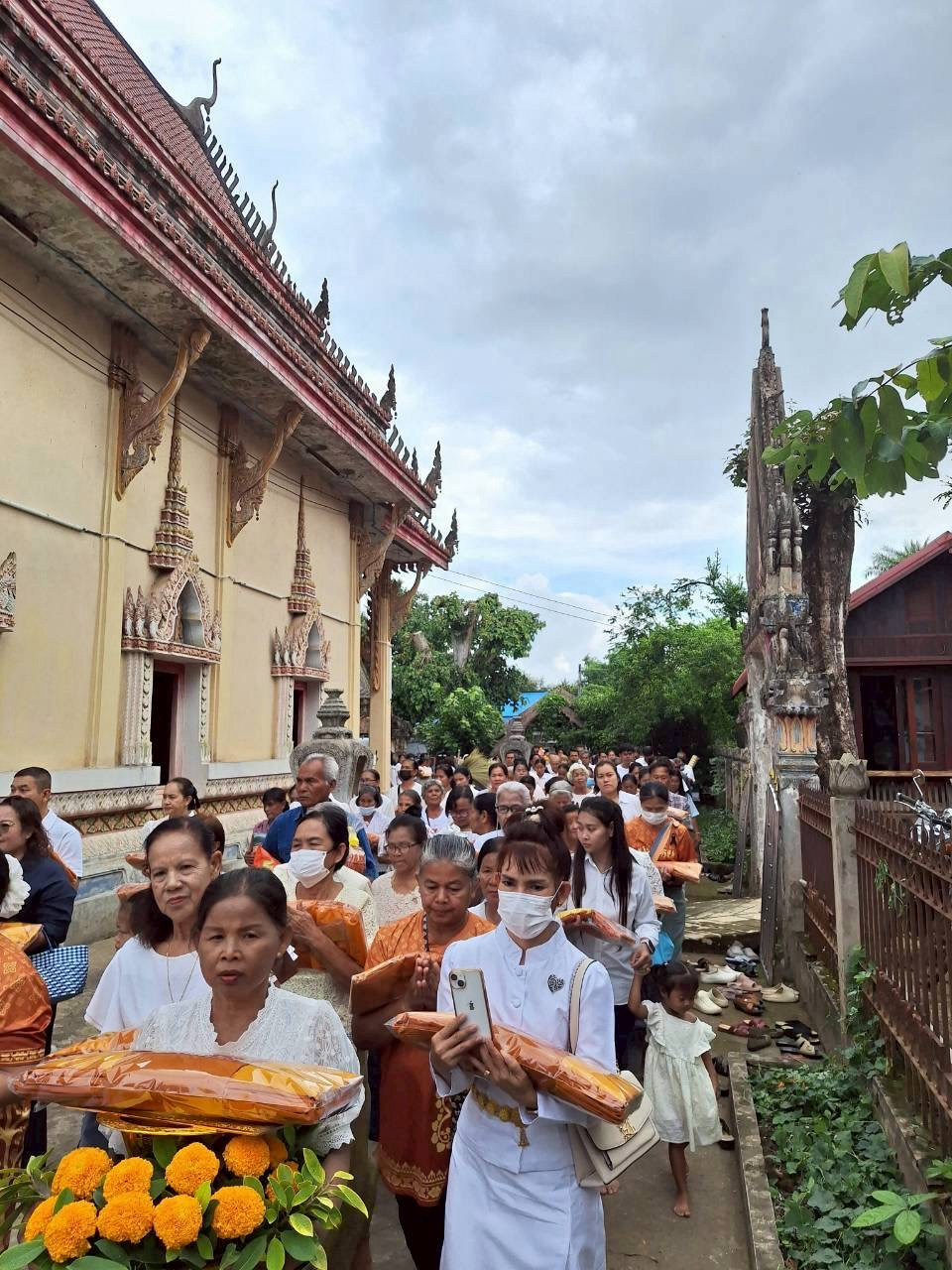 ภาพร่วมพิธีกรรมวัดด่านเกวียน