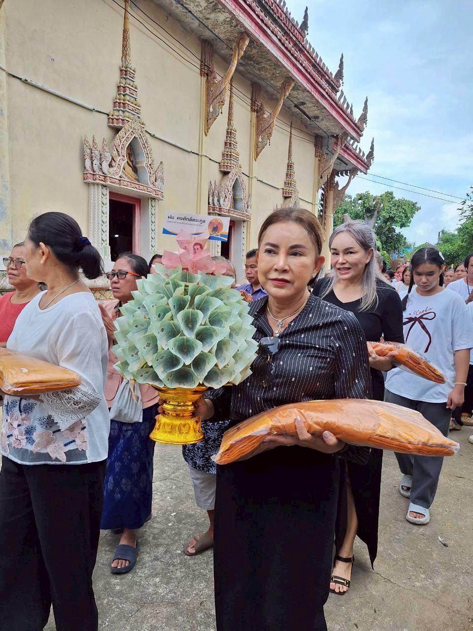 ภาพร่วมพิธีกรรมวัดด่านเกวียน