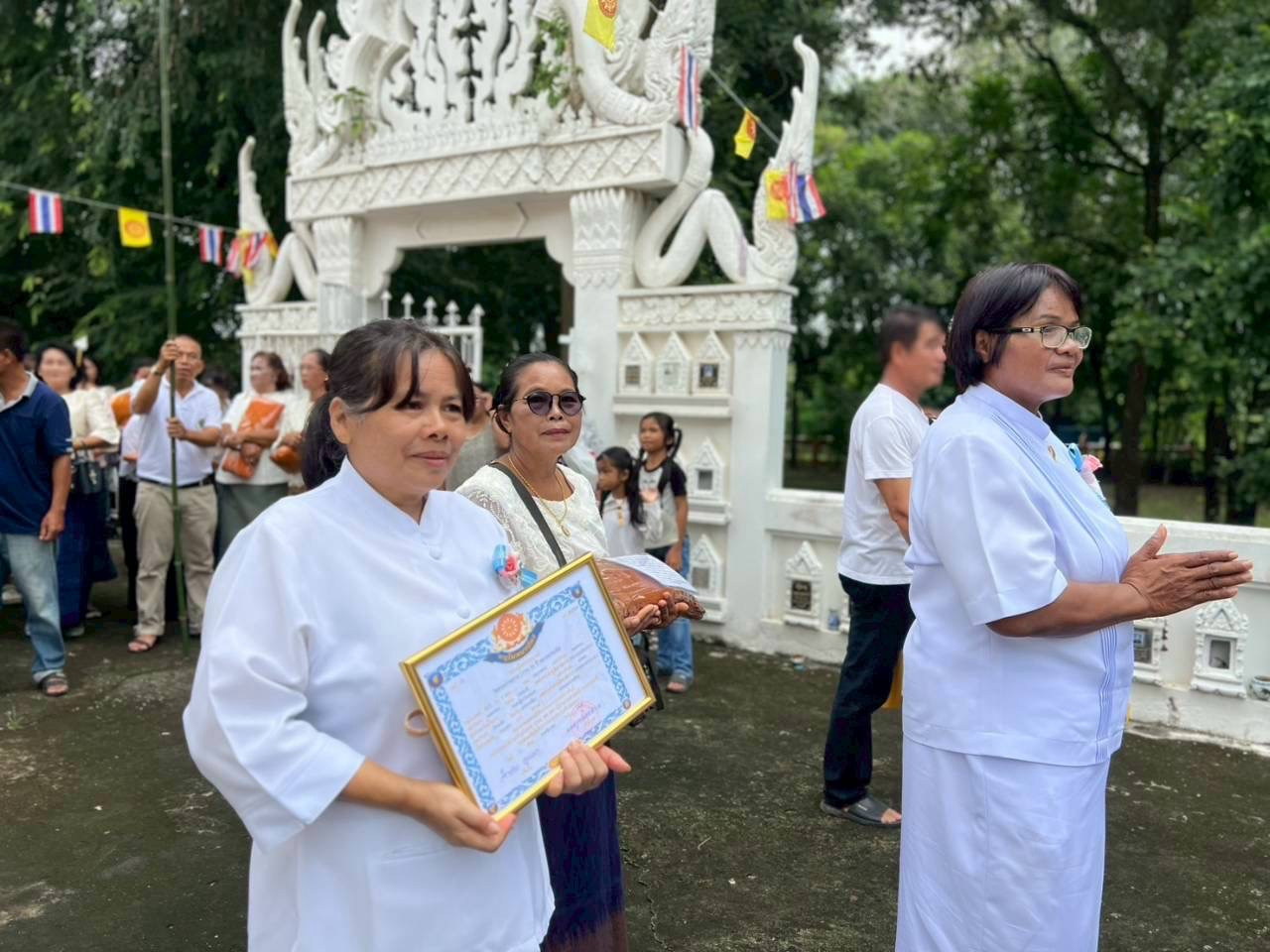 ภาพร่วมพิธีกรรมวัดนกออก