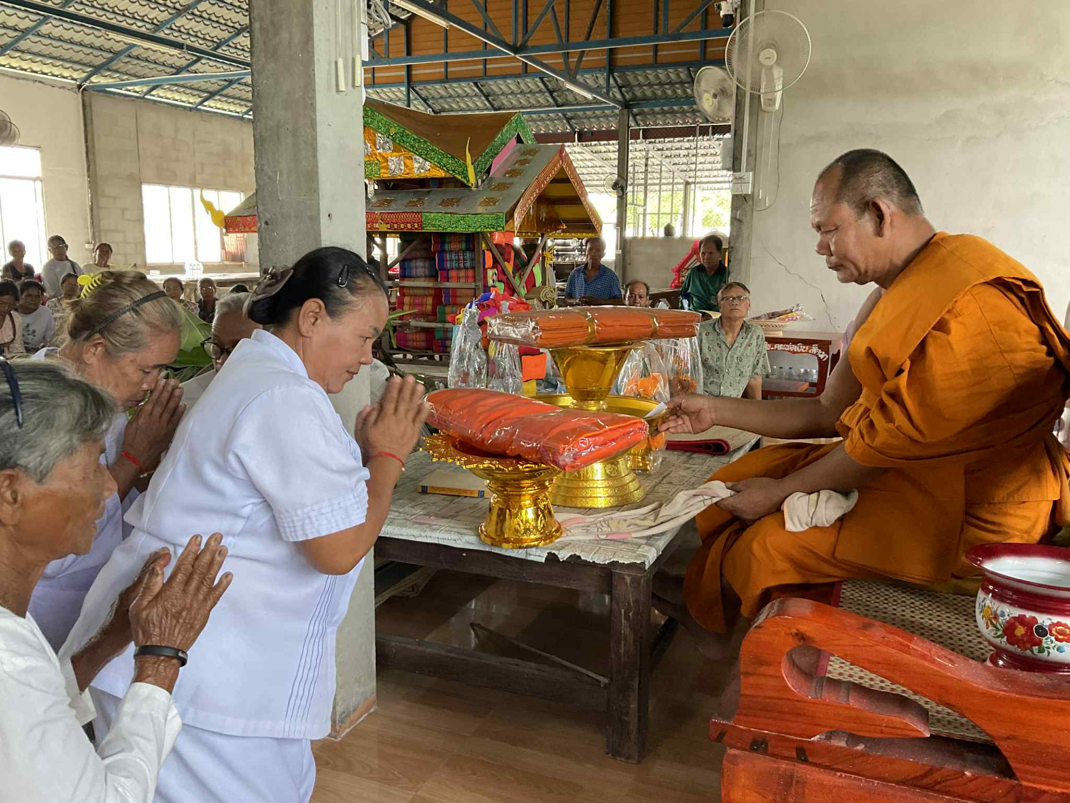 ภาพร่วมพิธีกรรมวัดสระดอกเกษ