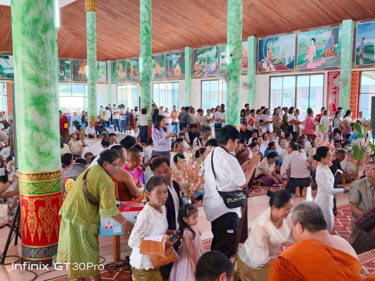 ภาพร่วมพิธีกรรมวัดม่วงสามสิบ