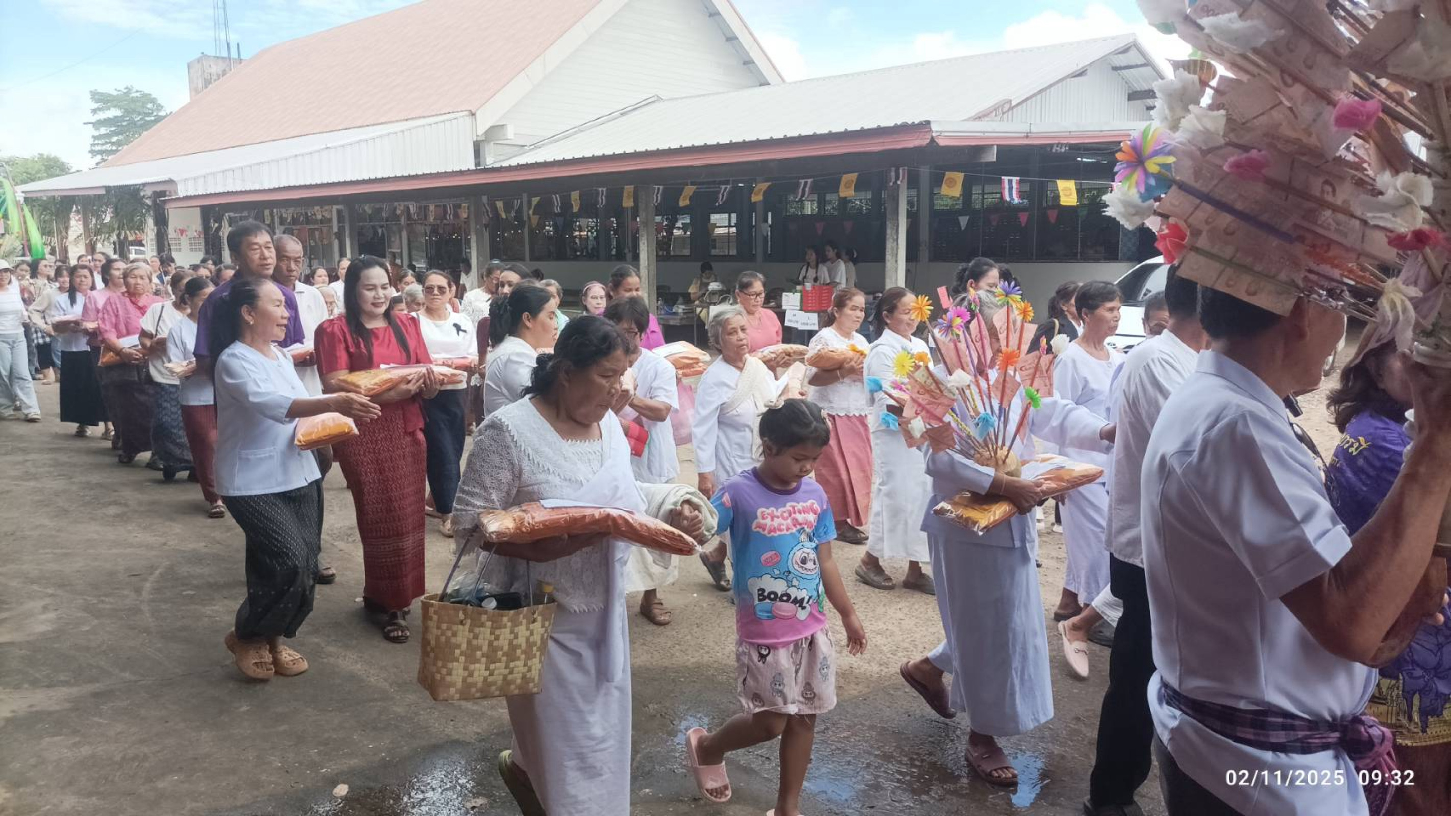 ภาพร่วมขบวนกฐินวัดหนองอ้ม