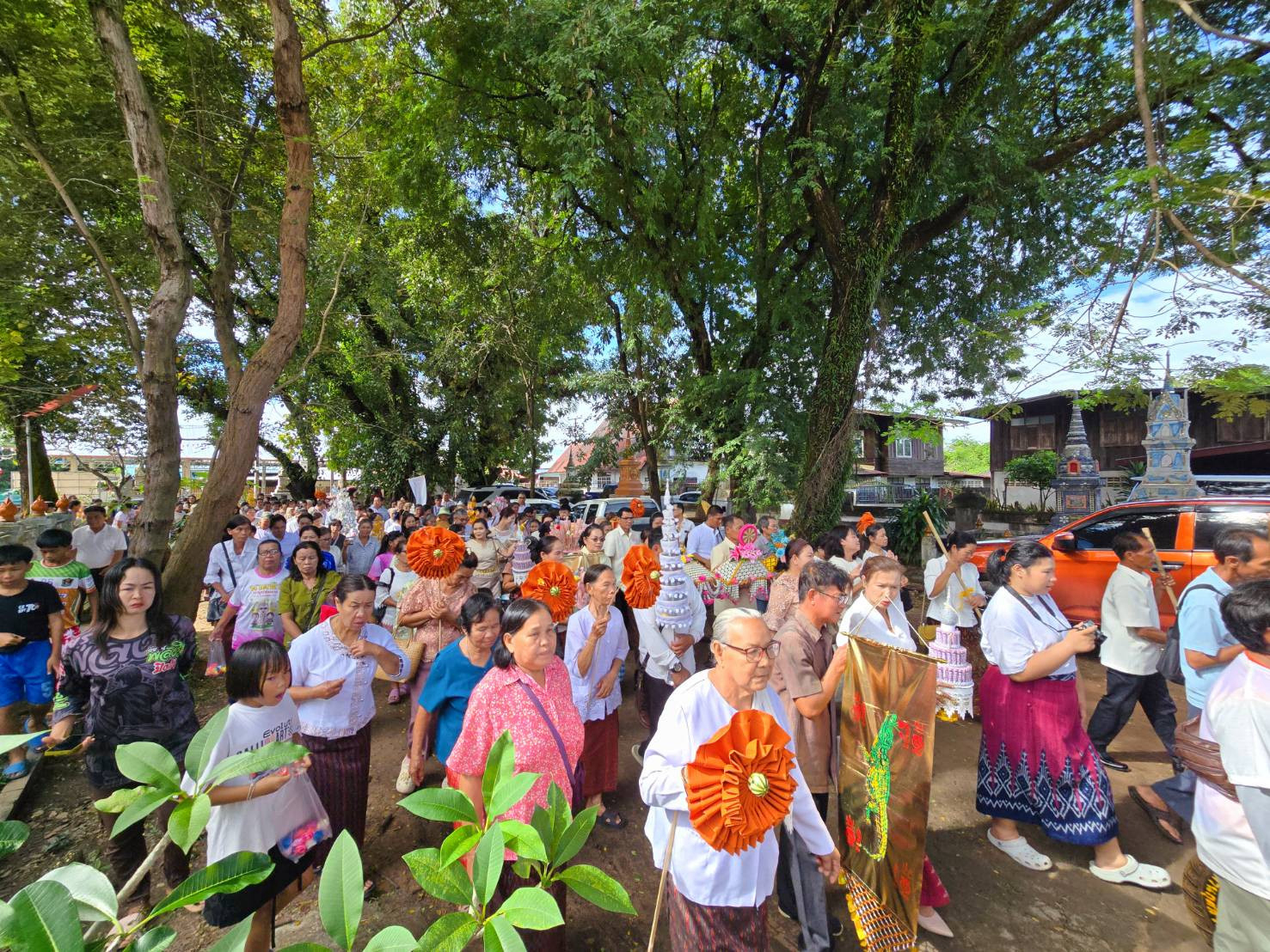 ภาพร่วมขบวนกฐินวัดคำหว้า