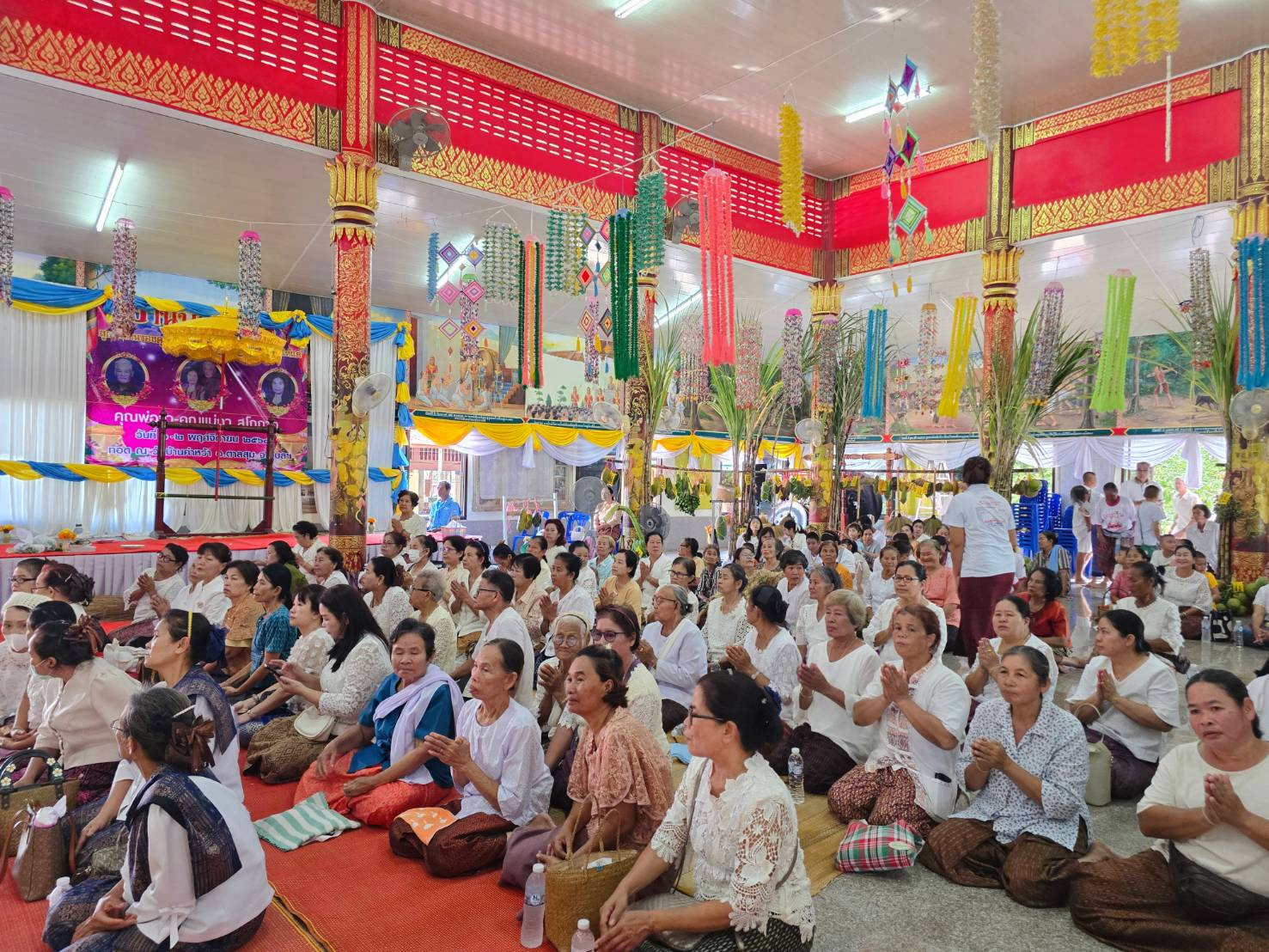 ภาพร่วมพิธีกรรมวัดคำหว้า