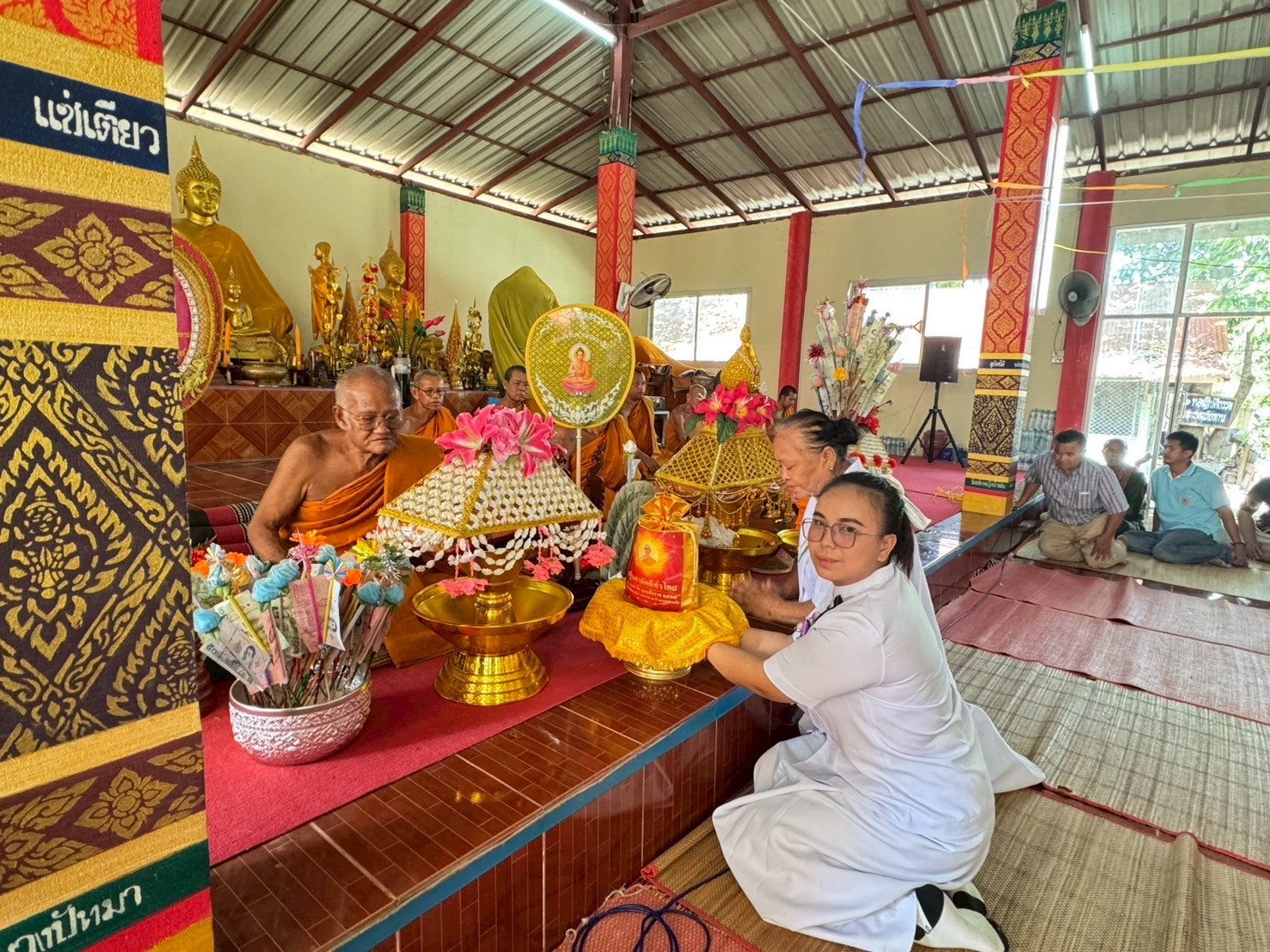 ภาพการถวายปัจจัยวัดบ้านแค