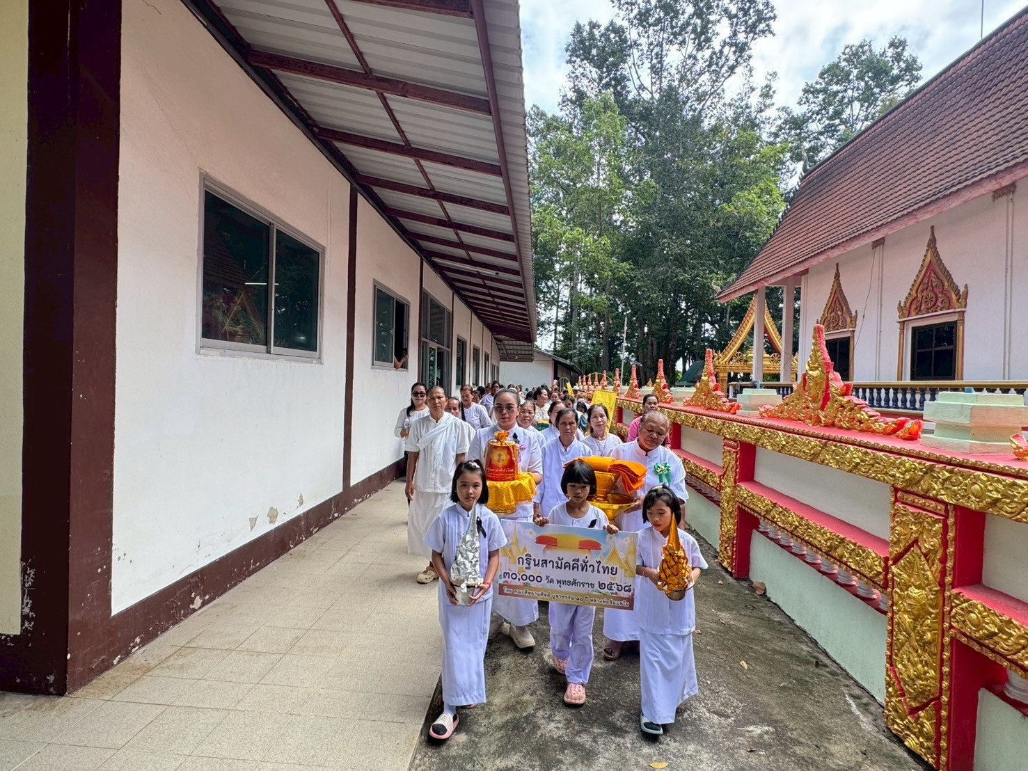 ภาพร่วมขบวนกฐินวัดบ้านแค
