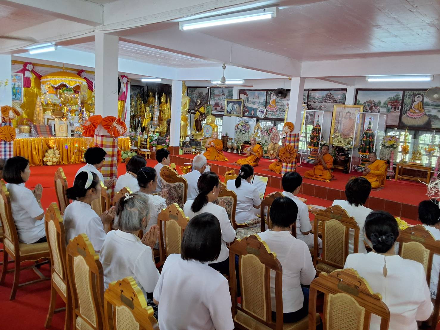 ภาพร่วมพิธีกรรมวัดป่าโพธิ์ศรี