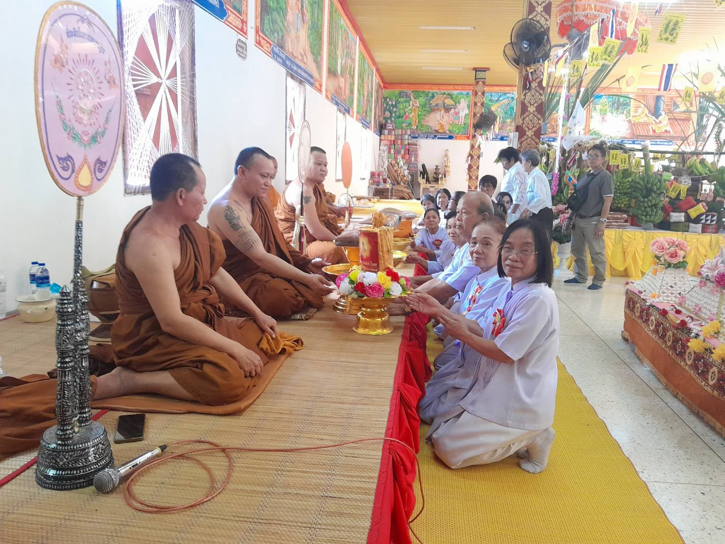 ภาพการถวายปัจจัยวัดจันทร์เกษม