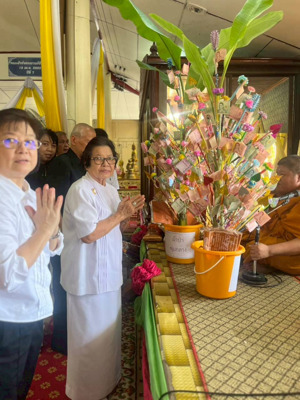 ภาพร่วมพิธีกรรมวัดเสาธงหิน