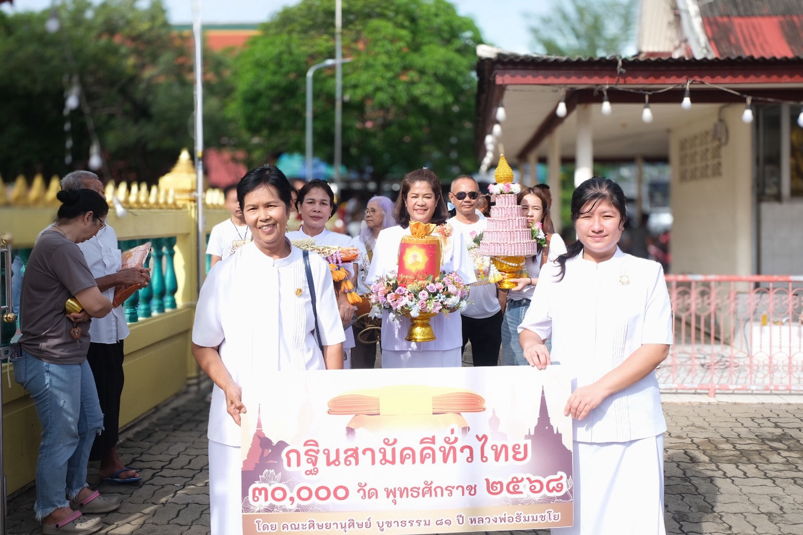 ภาพร่วมขบวนกฐินวัดสุวรรณาราม