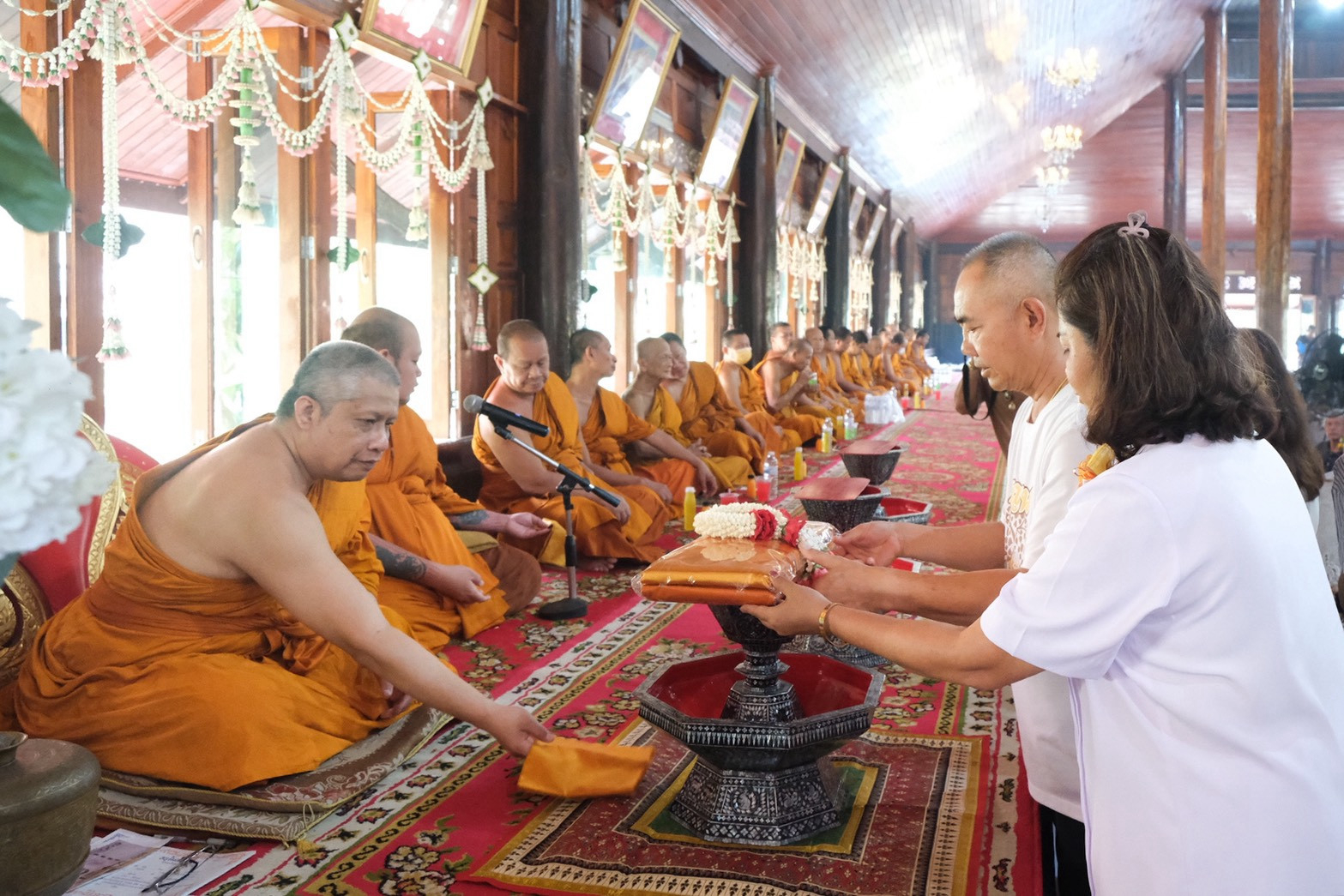 ภาพร่วมพิธีกรรมวัดสุวรรณาราม