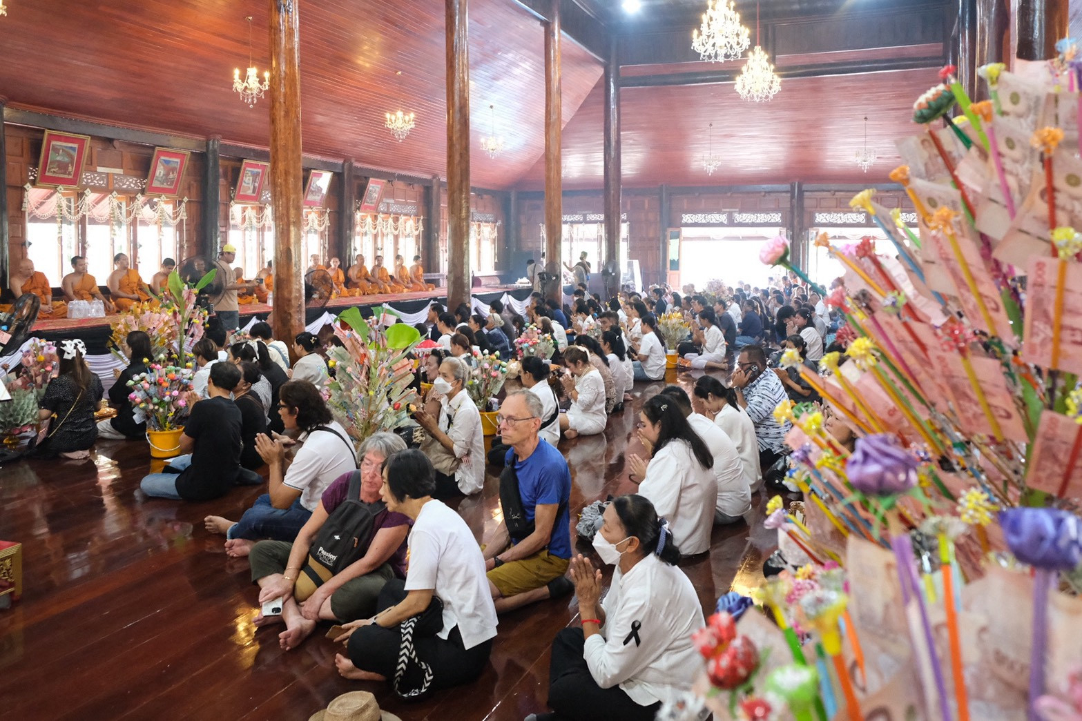 ภาพร่วมพิธีกรรมวัดสุวรรณาราม