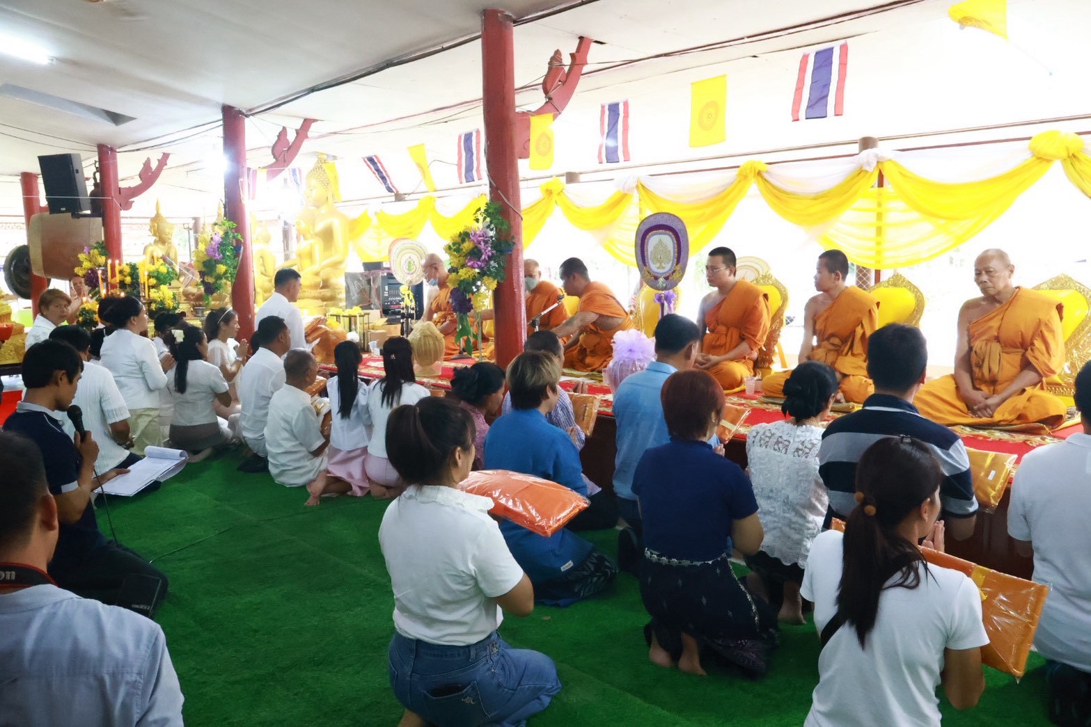 ภาพร่วมพิธีกรรมวัดหนองจิก