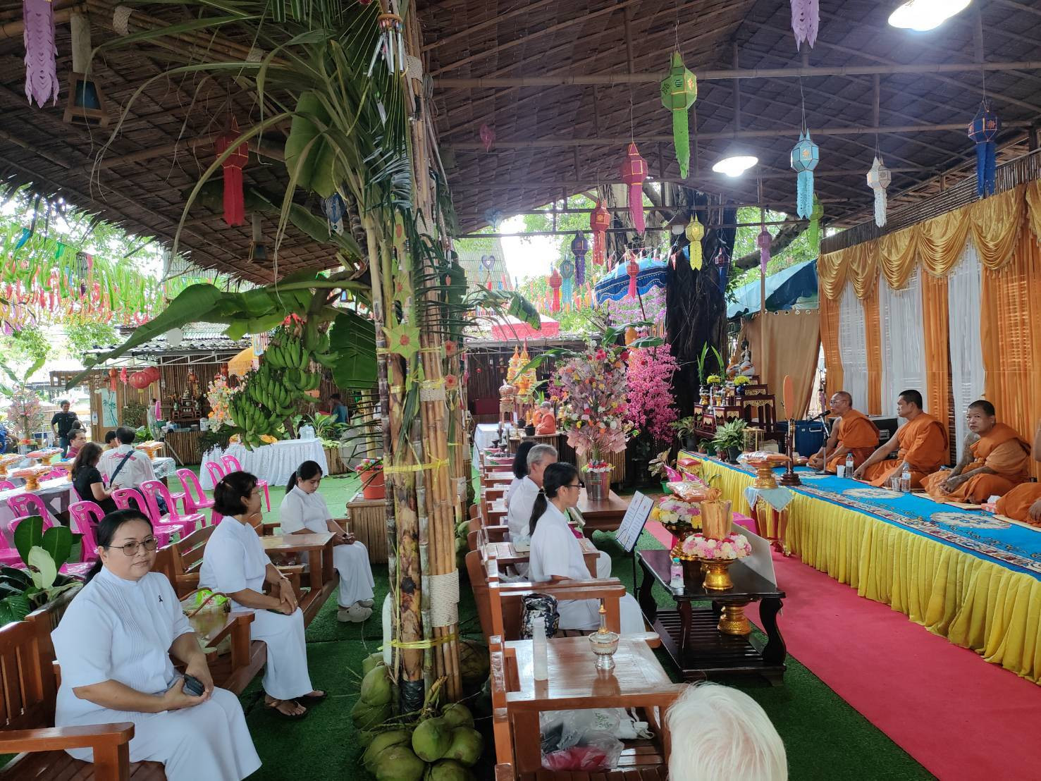 ภาพร่วมพิธีกรรมวัดธรรมวิโรจน์