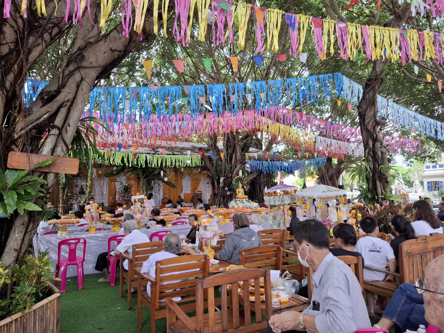 ภาพร่วมพิธีกรรมวัดธรรมวิโรจน์