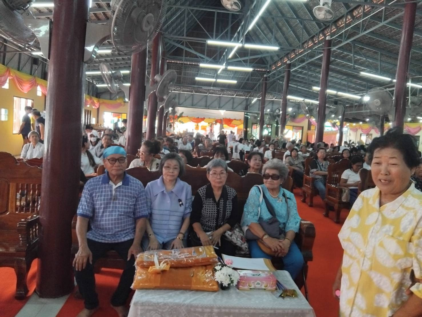 ภาพร่วมพิธีกรรมวัดเขาอีส้าน