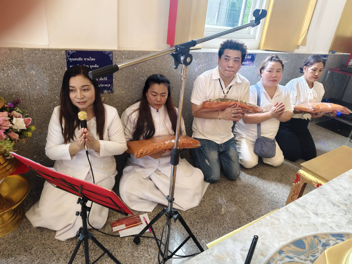 ภาพกล่าวคำถวายกฐินวัดบัวหลวงกาญจนา